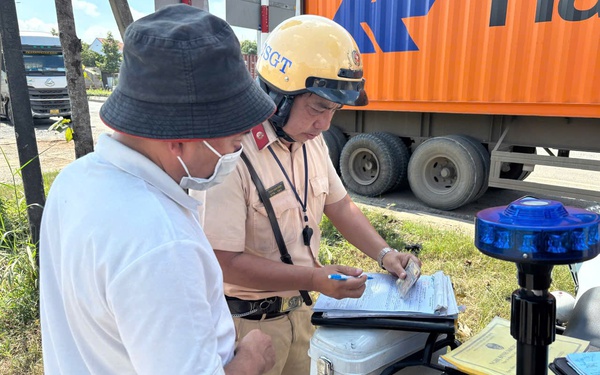 Tăng cường đảm bảo giao th&#244;ng tr&#234;n địa b&#224;n Th&#224;nh phố dịp cuối năm