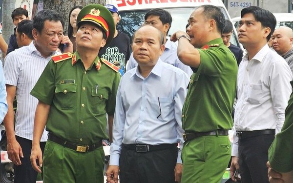 Ph&#243; Chủ tịch UBND Trần Văn Bảy chỉ đạo c&#244;ng t&#225;c khắc phục vụ ch&#225;y l&#224;m 4 người tử vong