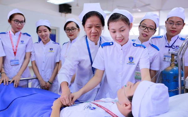 Nhiều trường đại học đồng loạt công bố điểm chuẩn ngành y dược