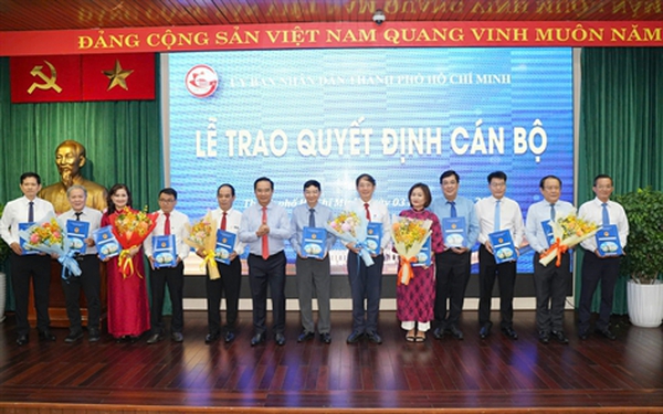 Chủ tịch UBND TPHCM bổ nhiệm l&#227;nh đạo 54 đơn vị sự nghiệp c&#244;ng lập