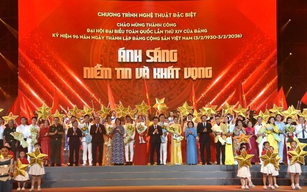 Chương trình nghệ thuật “Ánh sáng niềm tin và khát vọng” chào mừng Đại hội XIV của Đảng thành công
