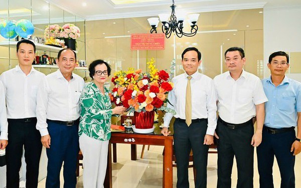 Lãnh đạo TPHCM thăm, tri ân cán bộ lão thành ngành y tế