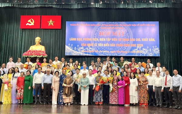 Lãnh đạo Thành phố gặp gỡ, tuyên dương nhà báo, văn nghệ sĩ tiêu biểu