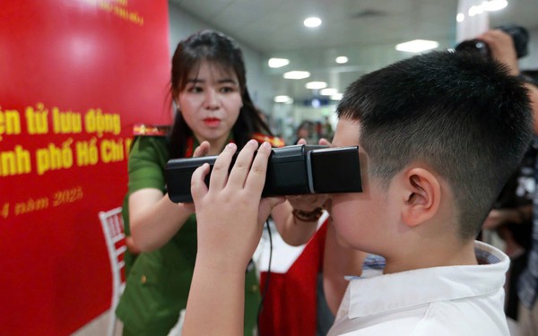 Công an TPHCM bố trí 59 điểm cấp căn cước cho học sinh