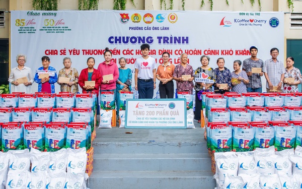Phúc Sinh và K Coffee trao tặng 200 phần quà cho các hộ gia đình có hoàn cảnh khó khăn