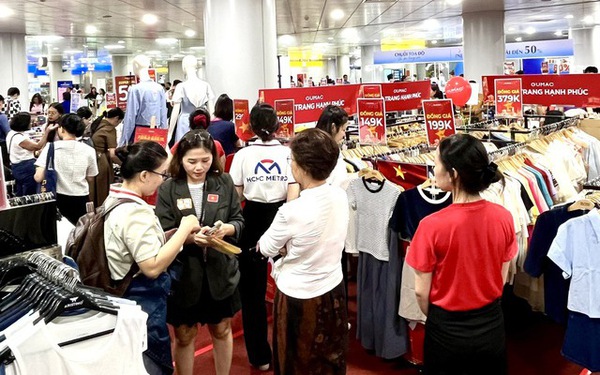 Dịch vụ tiếp tục là động lực tăng trưởng chủ đạo của Thành phố