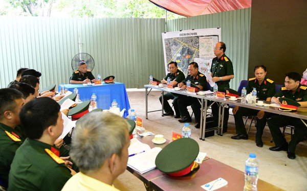Lãnh đạo Bộ Quốc phòng kiểm tra công tác tìm kiếm, quy tập hài cốt liệt sĩ tại công viên Lê Thị Riêng