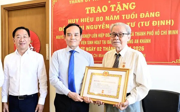 Trao, truy tặng Huy hiệu Đảng cho hơn 24.000 đảng viên dịp Quốc khánh