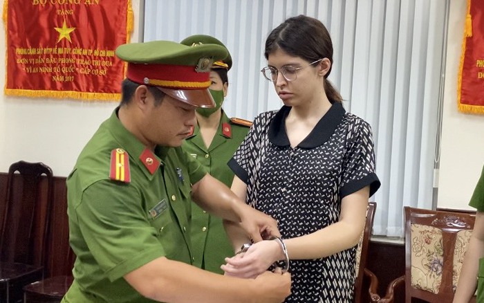 Công an TPHCM bắt ca sĩ Chi Dân, người mẫu An Tây